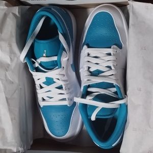 Size 8 Jordan low